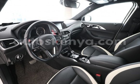 Imported Infiniti Q30 White Makiinaa iti Import - Dubai keessatti Central Kenya keessatti Imported Infiniti Q30 White Makiinaa iti Import - Dubai keessatti Central Kenya keessatti