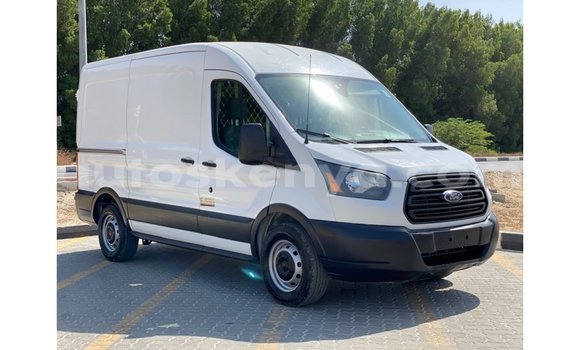 Imported Ford Club Wagon White Makiinaa iti Import - Dubai keessatti Central Kenya keessatti Imported Ford Club Wagon White Makiinaa iti Import - Dubai keessatti Central Kenya keessatti