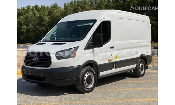 Imported Ford Club Wagon White Makiinaa iti Import - Dubai keessatti Central Kenya keessatti Imported Ford Club Wagon White Makiinaa iti Import - Dubai keessatti Central Kenya keessatti