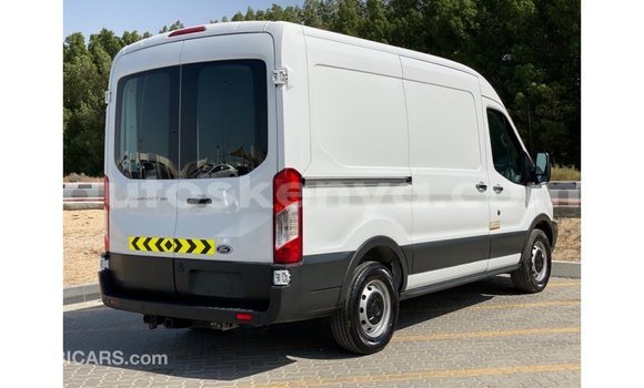 Imported Ford Club Wagon White Makiinaa iti Import - Dubai keessatti Central Kenya keessatti Imported Ford Club Wagon White Makiinaa iti Import - Dubai keessatti Central Kenya keessatti