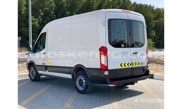 Imported Ford Club Wagon White Makiinaa iti Import - Dubai keessatti Central Kenya keessatti Imported Ford Club Wagon White Makiinaa iti Import - Dubai keessatti Central Kenya keessatti