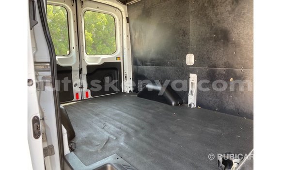 Imported Ford Club Wagon White Makiinaa iti Import - Dubai keessatti Central Kenya keessatti Imported Ford Club Wagon White Makiinaa iti Import - Dubai keessatti Central Kenya keessatti