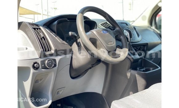 Imported Ford Club Wagon White Makiinaa iti Import - Dubai keessatti Central Kenya keessatti Imported Ford Club Wagon White Makiinaa iti Import - Dubai keessatti Central Kenya keessatti