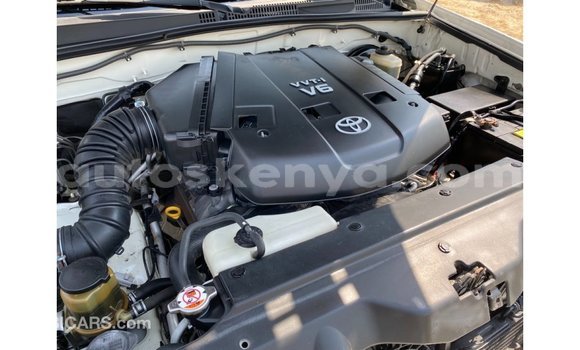 Imported Toyota Prado White Makiinaa iti Import - Dubai keessatti Central Kenya keessatti Imported Toyota Prado White Makiinaa iti Import - Dubai keessatti Central Kenya keessatti