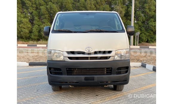 Imported Toyota Hiace White Makiinaa iti Import - Dubai keessatti Central Kenya keessatti Imported Toyota Hiace White Makiinaa iti Import - Dubai keessatti Central Kenya keessatti