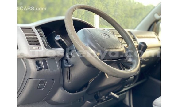 Imported Toyota Hiace White Makiinaa iti Import - Dubai keessatti Central Kenya keessatti Imported Toyota Hiace White Makiinaa iti Import - Dubai keessatti Central Kenya keessatti