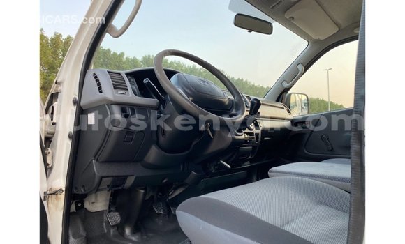 Imported Toyota Hiace White Makiinaa iti Import - Dubai keessatti Central Kenya keessatti Imported Toyota Hiace White Makiinaa iti Import - Dubai keessatti Central Kenya keessatti