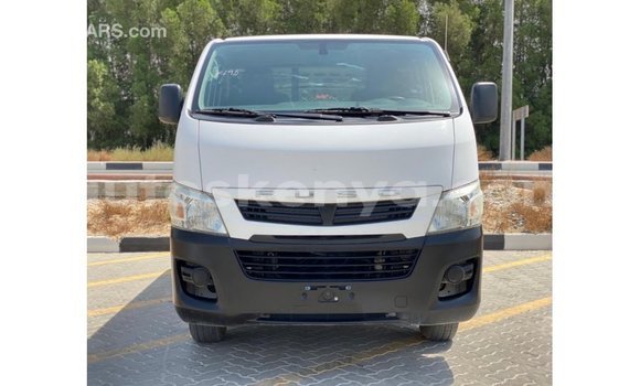 Imported Mitsubishi Fuso White Netiree iti Import - Dubai keessatti Central Kenya keessatti Imported Mitsubishi Fuso White Netiree iti Import - Dubai keessatti Central Kenya keessatti