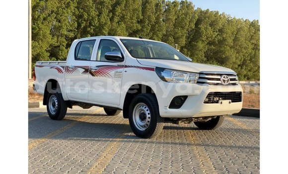 Imported Toyota Hilux White Makiinaa iti Import - Dubai keessatti Central Kenya keessatti Imported Toyota Hilux White Makiinaa iti Import - Dubai keessatti Central Kenya keessatti