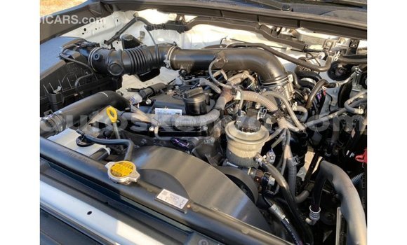 Imported Toyota Hilux White Makiinaa iti Import - Dubai keessatti Central Kenya keessatti Imported Toyota Hilux White Makiinaa iti Import - Dubai keessatti Central Kenya keessatti