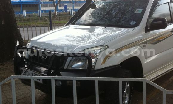 Oofamaa Toyota Prado White Makiinaa iti Nairobi keessatti Nairobi keessatti Oofamaa Toyota Prado White Makiinaa iti Nairobi keessatti Nairobi keessatti