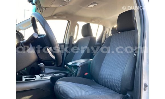 Imported Toyota Hilux White Makiinaa iti Import - Dubai keessatti Central Kenya keessatti Imported Toyota Hilux White Makiinaa iti Import - Dubai keessatti Central Kenya keessatti