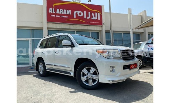 Imported Toyota Land Cruiser White Makiinaa iti Import - Dubai keessatti Central Kenya keessatti Imported Toyota Land Cruiser White Makiinaa iti Import - Dubai keessatti Central Kenya keessatti