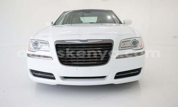 Imported Chrysler 300 White Makiinaa iti Import - Dubai keessatti Central Kenya keessatti