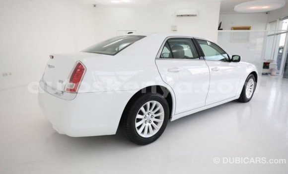 Imported Chrysler 300 White Makiinaa iti Import - Dubai keessatti Central Kenya keessatti Imported Chrysler 300 White Makiinaa iti Import - Dubai keessatti Central Kenya keessatti