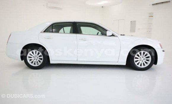 Imported Chrysler 300 White Makiinaa iti Import - Dubai keessatti Central Kenya keessatti Imported Chrysler 300 White Makiinaa iti Import - Dubai keessatti Central Kenya keessatti