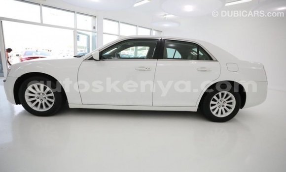 Imported Chrysler 300 White Makiinaa iti Import - Dubai keessatti Central Kenya keessatti Imported Chrysler 300 White Makiinaa iti Import - Dubai keessatti Central Kenya keessatti