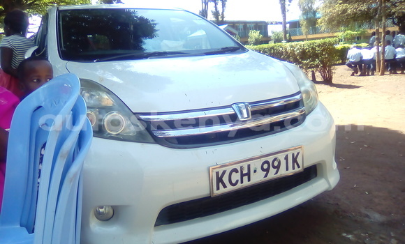 Buy Used Toyota ISIS White Car in Kiambu in Central Kenya Buy Used Toyota ISIS White Car in Kiambu in Central Kenya