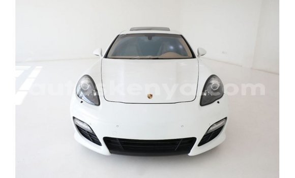 Imported Porsche Panamera White Makiinaa iti Import - Dubai keessatti Central Kenya keessatti