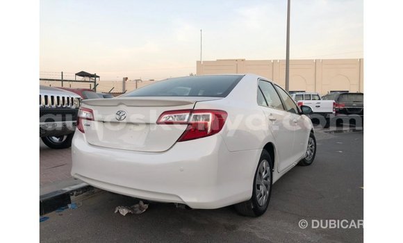 Nunua Imported Toyota Camry Nyeupe Gari ndani ya Import - Dubai nchini Kati Kenya Nunua Imported Toyota Camry Nyeupe Gari ndani ya Import - Dubai nchini Kati Kenya