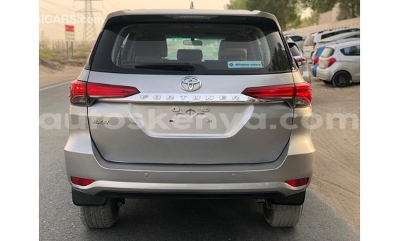 Nunua Imported Toyota Fortuner Nyingine Gari ndani ya Import - Dubai nchini Kati Kenya Nunua Imported Toyota Fortuner Nyingine Gari ndani ya Import - Dubai nchini Kati Kenya