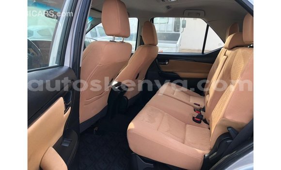 Nunua Imported Toyota Fortuner Nyingine Gari ndani ya Import - Dubai nchini Kati Kenya Nunua Imported Toyota Fortuner Nyingine Gari ndani ya Import - Dubai nchini Kati Kenya