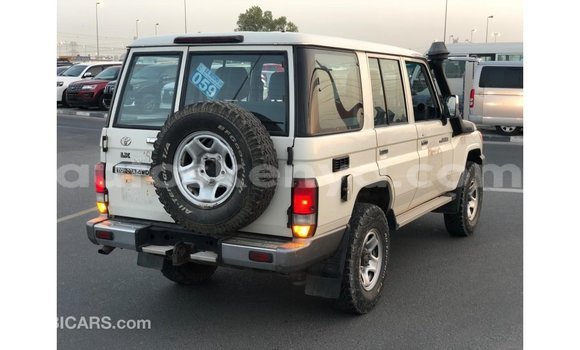 Buy Import Toyota Land Cruiser White Car in Import - Dubai in Central Kenya Buy Import Toyota Land Cruiser White Car in Import - Dubai in Central Kenya