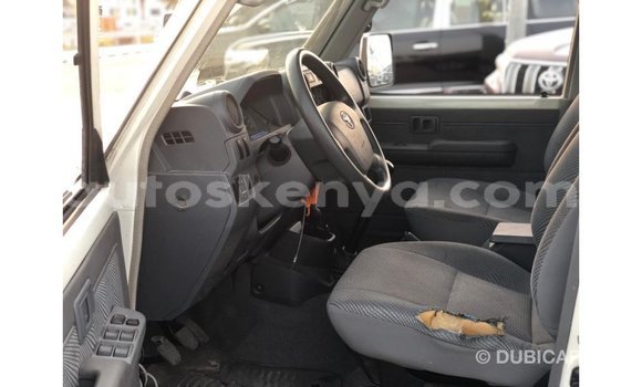 Buy Import Toyota Land Cruiser White Car in Import - Dubai in Central Kenya Buy Import Toyota Land Cruiser White Car in Import - Dubai in Central Kenya