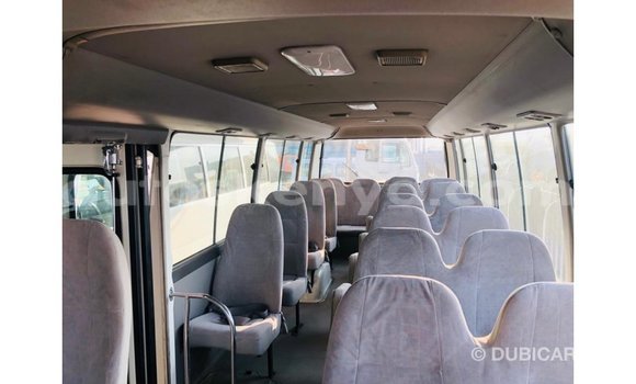 Imported Toyota Coaster White Makiinaa iti Import - Dubai keessatti Central Kenya keessatti Imported Toyota Coaster White Makiinaa iti Import - Dubai keessatti Central Kenya keessatti