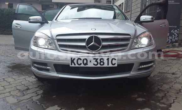 Oofamaa Mercedes‒Benz 200 Silver Makiinaa iti Nairobi keessatti Nairobi keessatti Oofamaa Mercedes‒Benz 200 Silver Makiinaa iti Nairobi keessatti Nairobi keessatti
