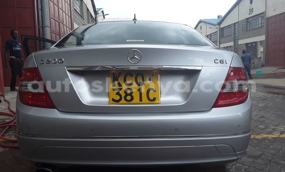 Oofamaa Mercedes‒Benz 200 Silver Makiinaa iti Nairobi keessatti Nairobi keessatti Oofamaa Mercedes‒Benz 200 Silver Makiinaa iti Nairobi keessatti Nairobi keessatti
