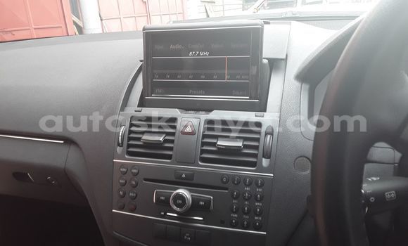 Oofamaa Mercedes‒Benz 200 Silver Makiinaa iti Nairobi keessatti Nairobi keessatti Oofamaa Mercedes‒Benz 200 Silver Makiinaa iti Nairobi keessatti Nairobi keessatti