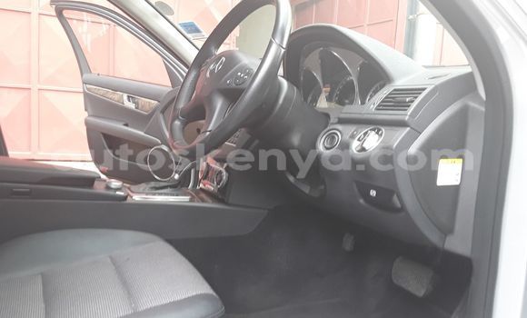 Oofamaa Mercedes‒Benz 200 Silver Makiinaa iti Nairobi keessatti Nairobi keessatti Oofamaa Mercedes‒Benz 200 Silver Makiinaa iti Nairobi keessatti Nairobi keessatti