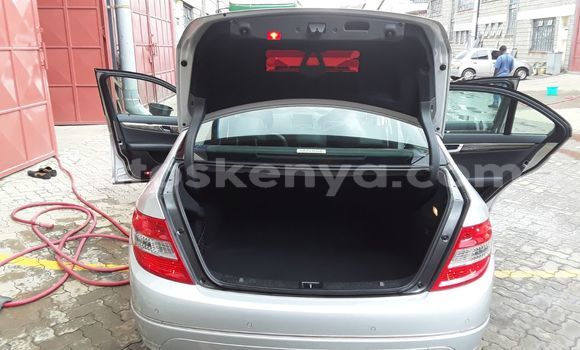 Oofamaa Mercedes‒Benz 200 Silver Makiinaa iti Nairobi keessatti Nairobi keessatti Oofamaa Mercedes‒Benz 200 Silver Makiinaa iti Nairobi keessatti Nairobi keessatti