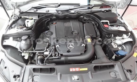 Oofamaa Mercedes‒Benz 200 Silver Makiinaa iti Nairobi keessatti Nairobi keessatti Oofamaa Mercedes‒Benz 200 Silver Makiinaa iti Nairobi keessatti Nairobi keessatti