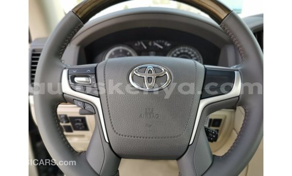 Buy Import Toyota Land Cruiser Black Car in Import - Dubai in Central Kenya Buy Import Toyota Land Cruiser Black Car in Import - Dubai in Central Kenya