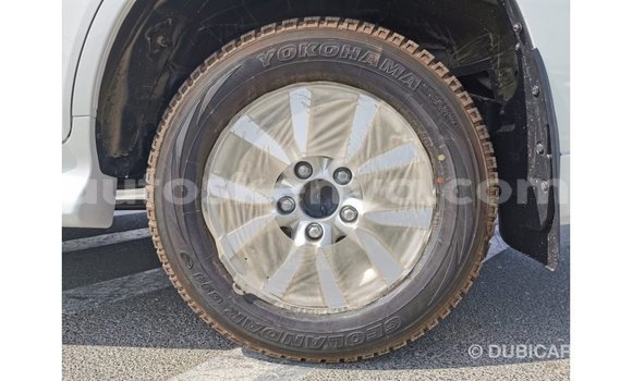 Buy Import Toyota Land Cruiser White Car in Import - Dubai in Central Kenya Buy Import Toyota Land Cruiser White Car in Import - Dubai in Central Kenya