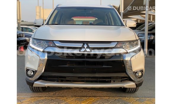 Imported Mitsubishi Outlander White Makiinaa iti Import - Dubai keessatti Central Kenya keessatti Imported Mitsubishi Outlander White Makiinaa iti Import - Dubai keessatti Central Kenya keessatti