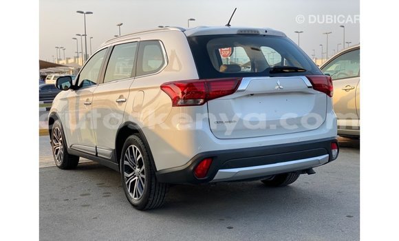 Imported Mitsubishi Outlander White Makiinaa iti Import - Dubai keessatti Central Kenya keessatti Imported Mitsubishi Outlander White Makiinaa iti Import - Dubai keessatti Central Kenya keessatti