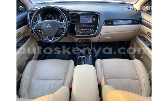 Imported Mitsubishi Outlander White Makiinaa iti Import - Dubai keessatti Central Kenya keessatti Imported Mitsubishi Outlander White Makiinaa iti Import - Dubai keessatti Central Kenya keessatti