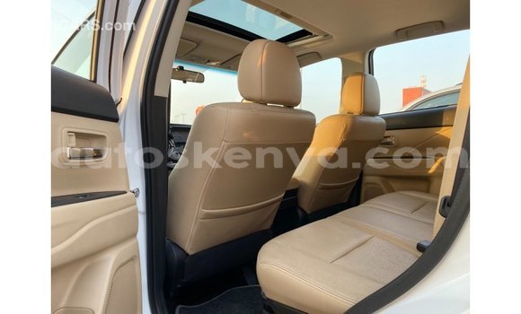 Imported Mitsubishi Outlander White Makiinaa iti Import - Dubai keessatti Central Kenya keessatti Imported Mitsubishi Outlander White Makiinaa iti Import - Dubai keessatti Central Kenya keessatti