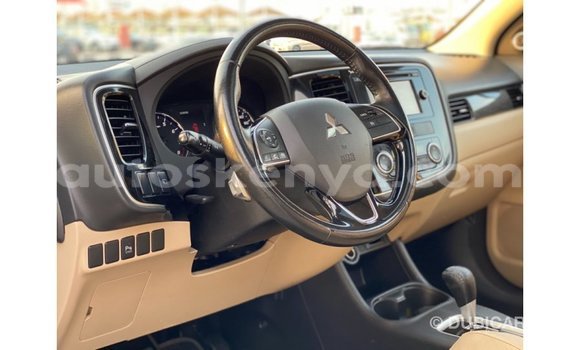 Imported Mitsubishi Outlander White Makiinaa iti Import - Dubai keessatti Central Kenya keessatti Imported Mitsubishi Outlander White Makiinaa iti Import - Dubai keessatti Central Kenya keessatti