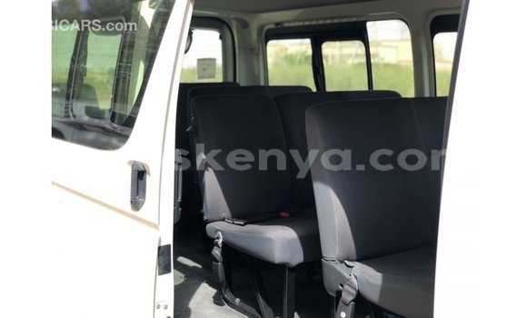 Nunua Imported Toyota Hiace Nyeupe Gari ndani ya Import - Dubai nchini Kati Kenya Nunua Imported Toyota Hiace Nyeupe Gari ndani ya Import - Dubai nchini Kati Kenya