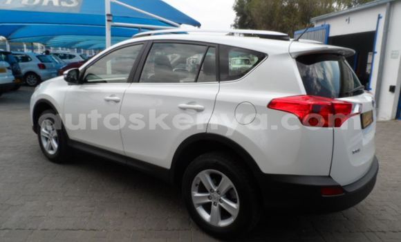 Oofamaa Toyota RAV4 White Makiinaa iti Kaloleni keessatti Coast keessatti Oofamaa Toyota RAV4 White Makiinaa iti Kaloleni keessatti Coast keessatti