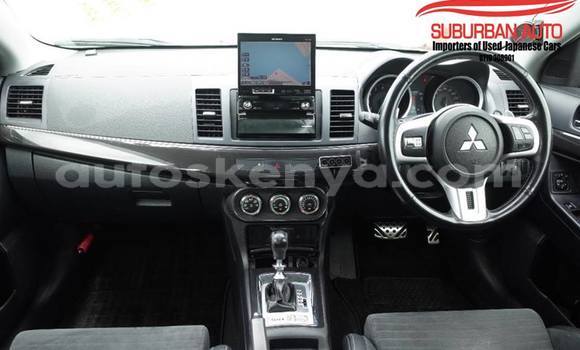 Oofamaa Mitsubishi Lancer White Makiinaa iti Nairobi keessatti Nairobi keessatti