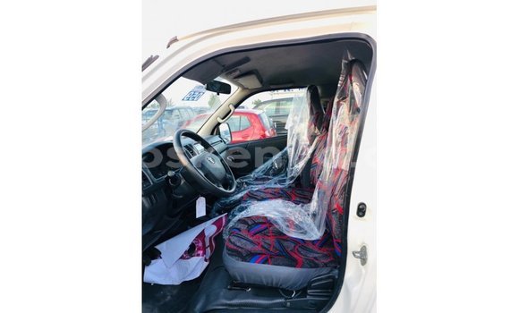 Buy Import Toyota Hiace White Car in Import - Dubai in Central Kenya Buy Import Toyota Hiace White Car in Import - Dubai in Central Kenya