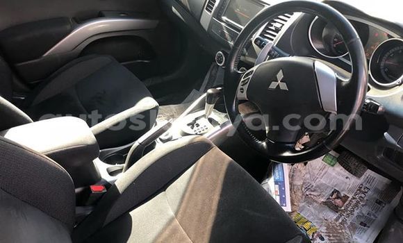 Oofamaa Mitsubishi Outlander Black Makiinaa iti Nairobi keessatti Nairobi keessatti