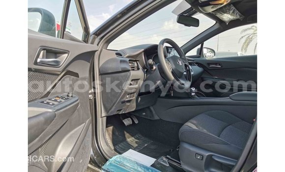 Nunua Imported Toyota C-HR Nyeusi Gari ndani ya Import - Dubai nchini Kati Kenya Nunua Imported Toyota C-HR Nyeusi Gari ndani ya Import - Dubai nchini Kati Kenya