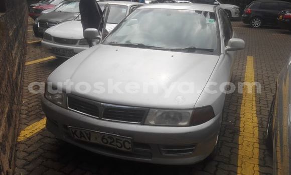 Oofamaa Mitsubishi Lancer Silver Makiinaa iti Nairobi keessatti Nairobi keessatti