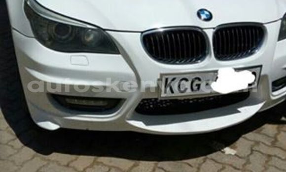 Oofamaa BMW 5–Series White Makiinaa iti Nairobi keessatti Nairobi keessatti